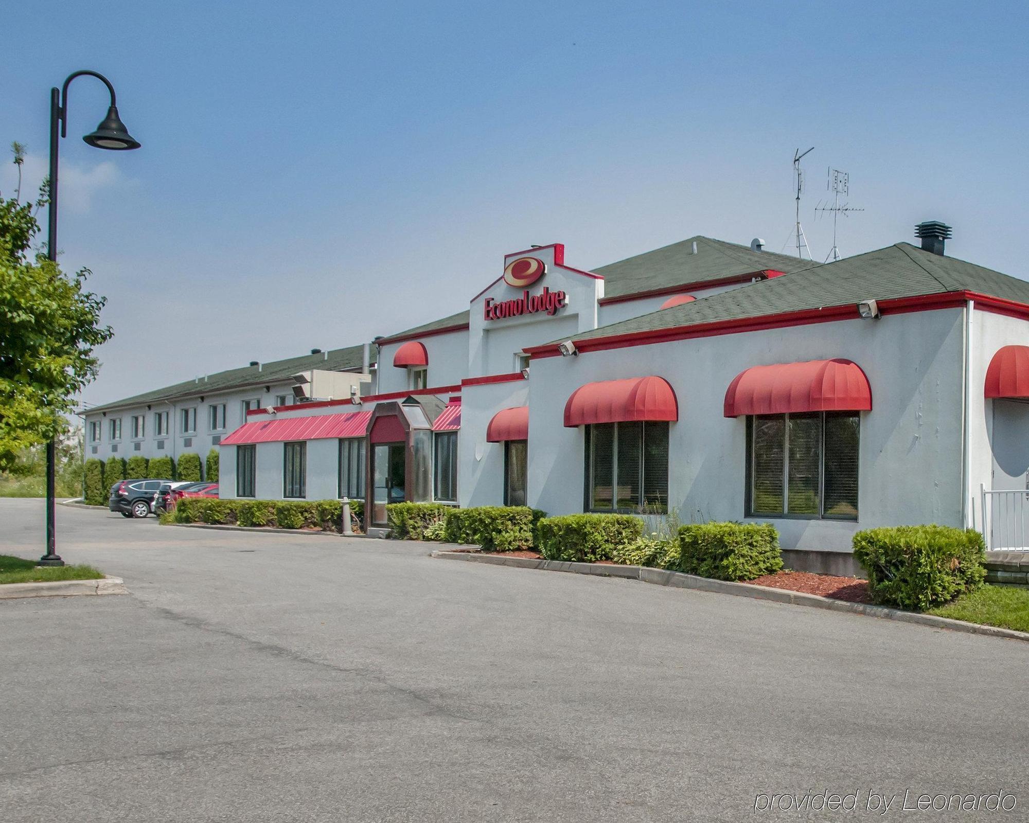 Econo Lodge Laval Dış mekan fotoğraf